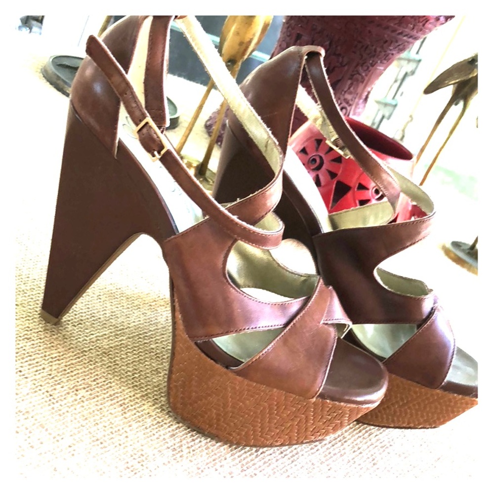 Super cute platform heels.  Jessica Simpson